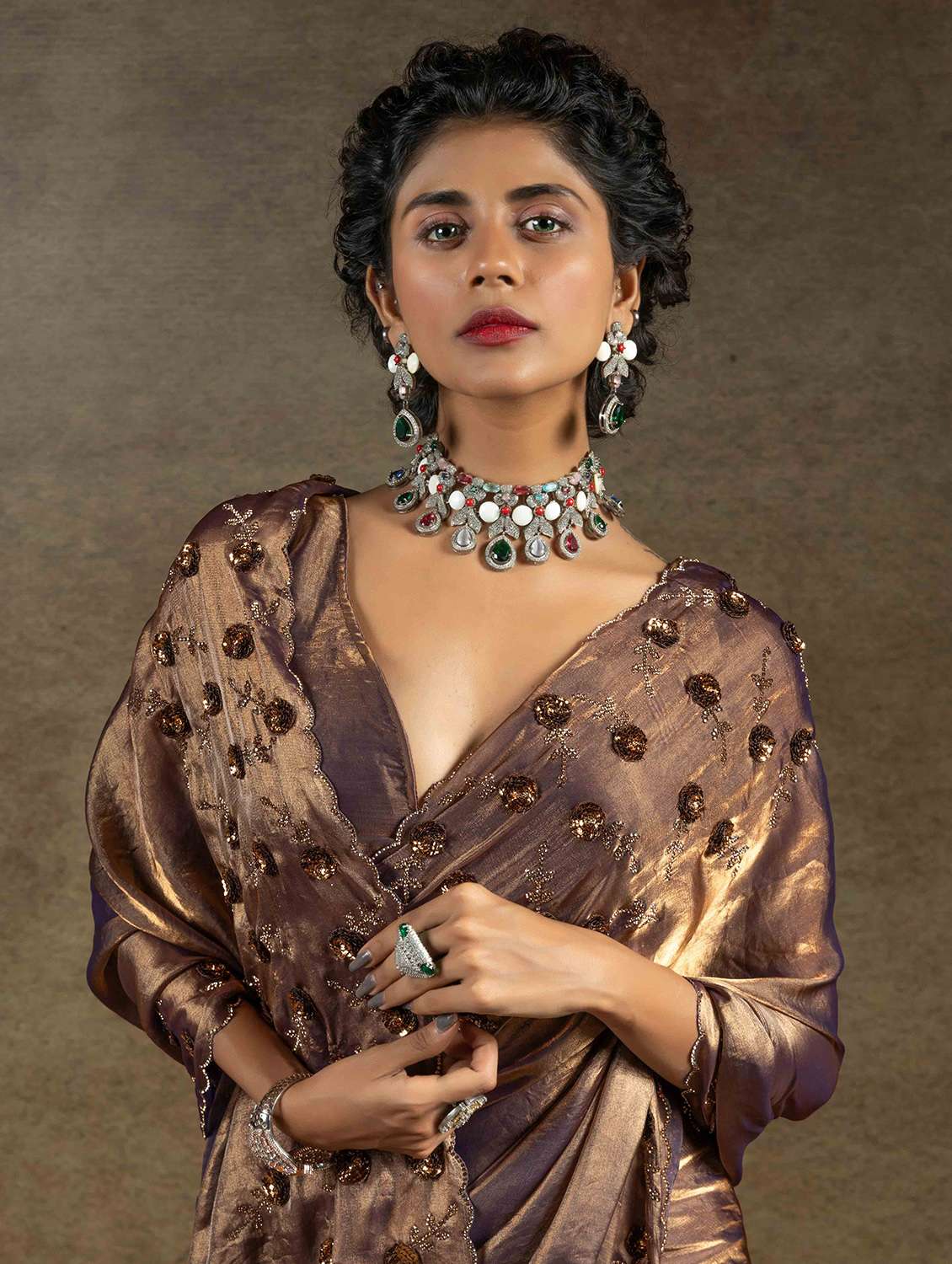 women solid with embellished bordered saree with blouse - 22141126 -  Standard Image - 3