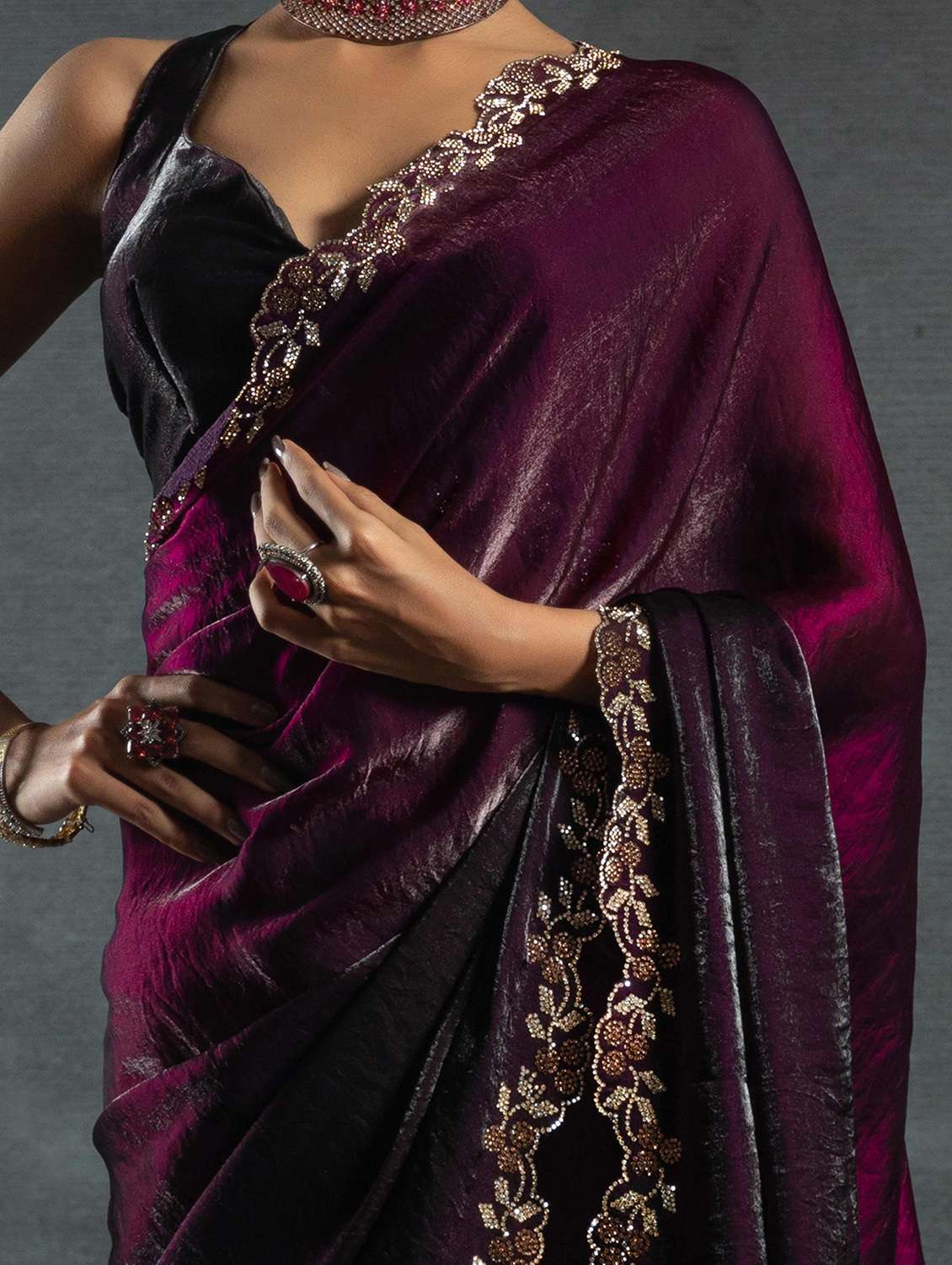 women solid with embellished bordered saree with blouse - 22141127 -  Standard Image - 5
