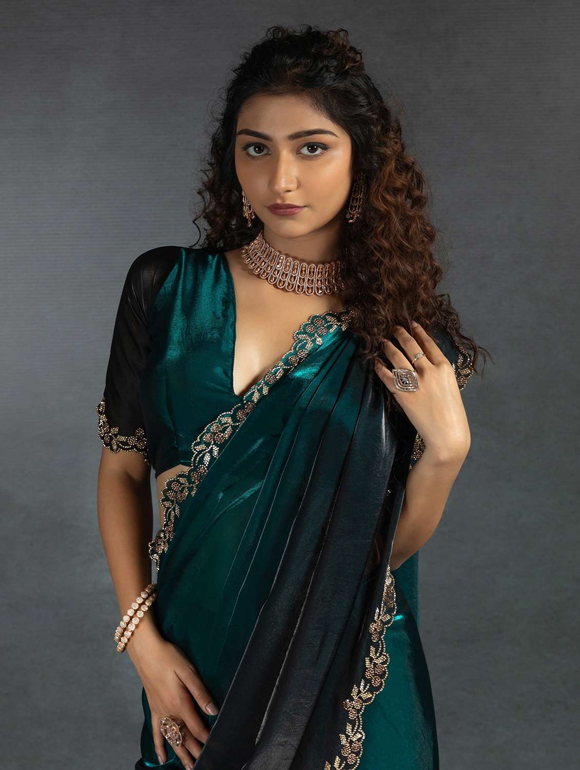 women solid with embellished bordered saree with blouse - 22141128 - Standard Image - 3
