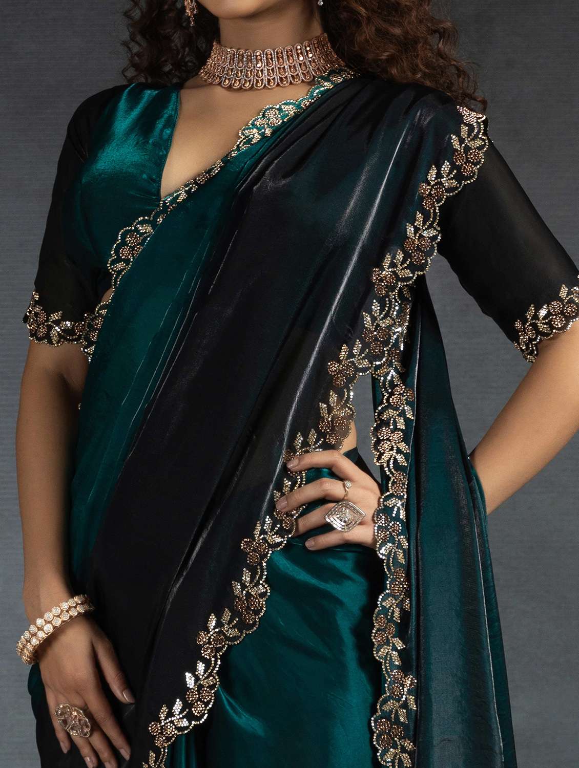 women solid with embellished bordered saree with blouse - 22141128 - Standard Image - 5