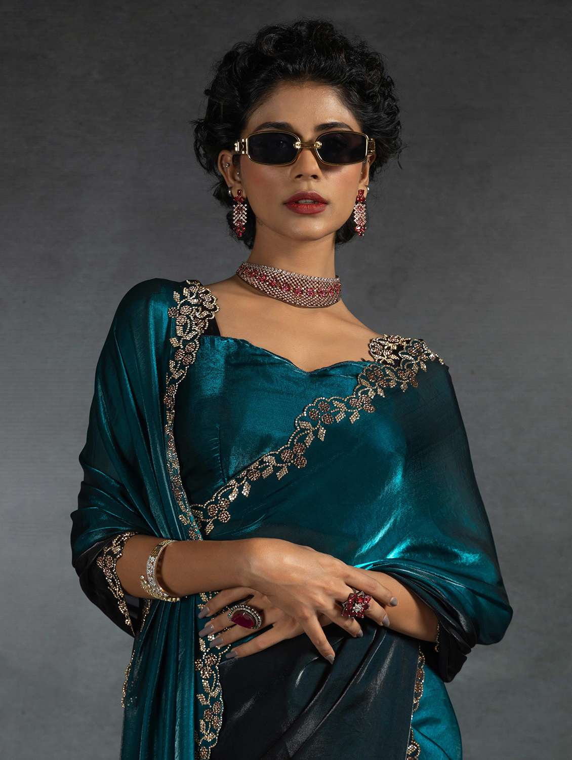 women solid with embellished bordered saree with blouse - 22141130 -  Standard Image - 3