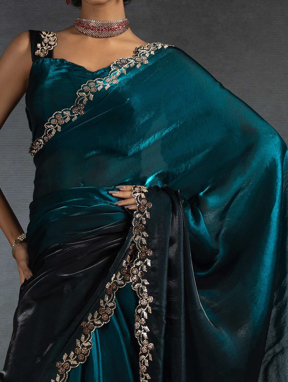women solid with embellished bordered saree with blouse - 22141130 -  Standard Image - 5