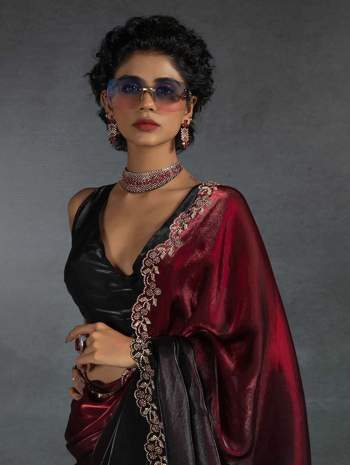 women solid with embellished bordered saree with blouse - 22141131 -  Standard Image - 3