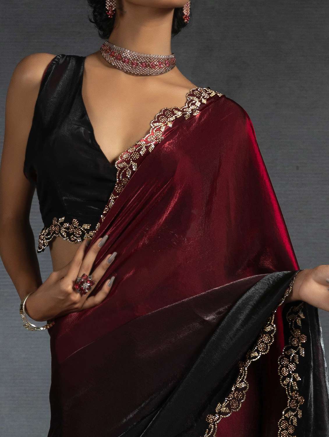 women solid with embellished bordered saree with blouse - 22141131 -  Standard Image - 5