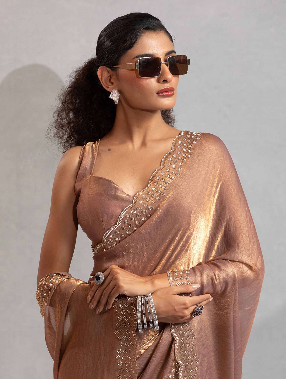 women solid with embellished bordered saree with blouse - 22141133 -  Standard Image - 3