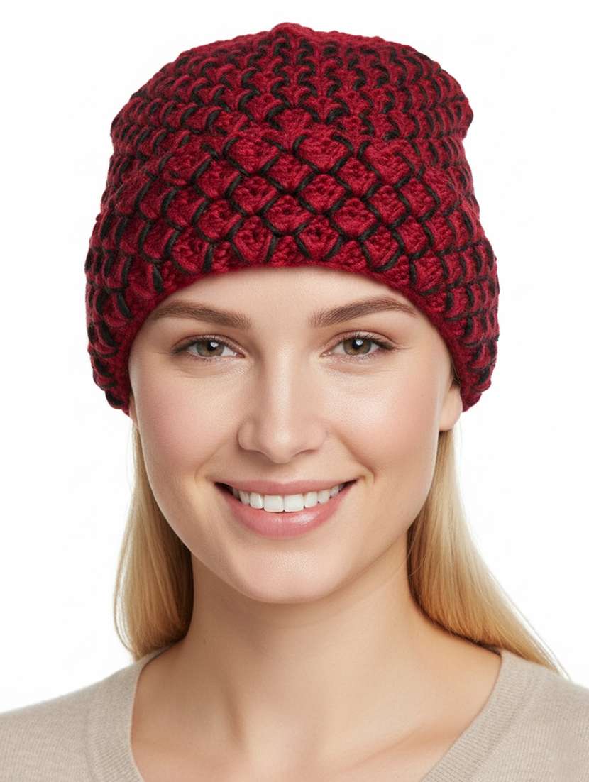 women self design winter cap