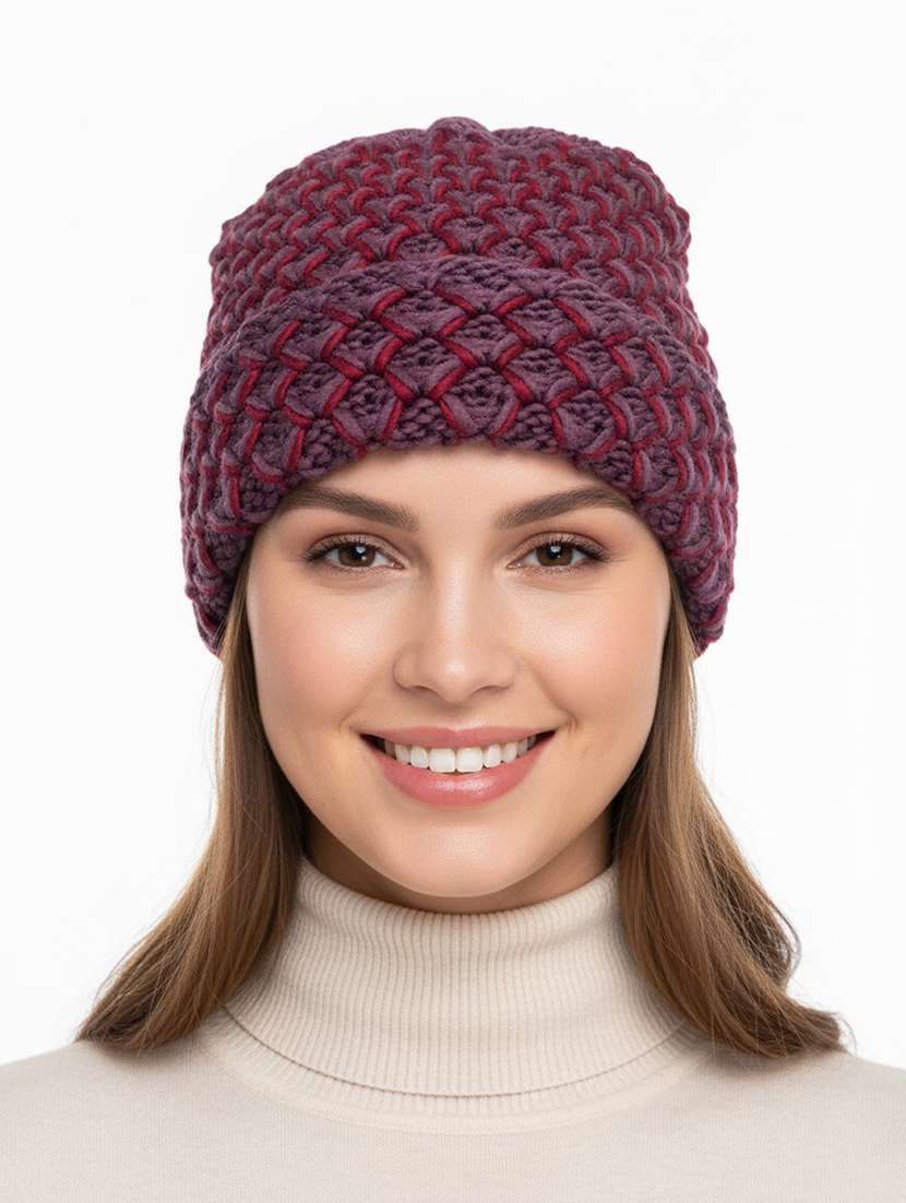 women self design winter cap
