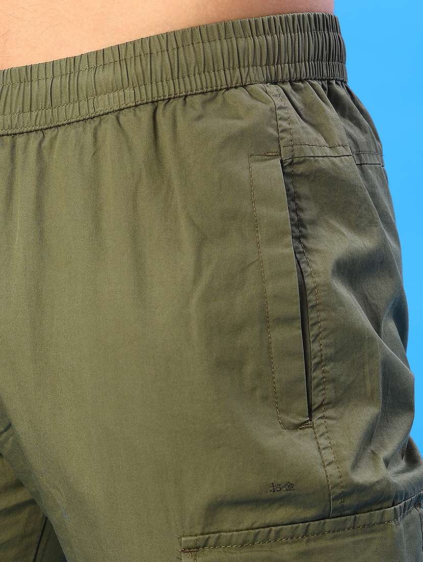 men solid mid rise regular fit cargo - 22141320 -  Standard Image - 5