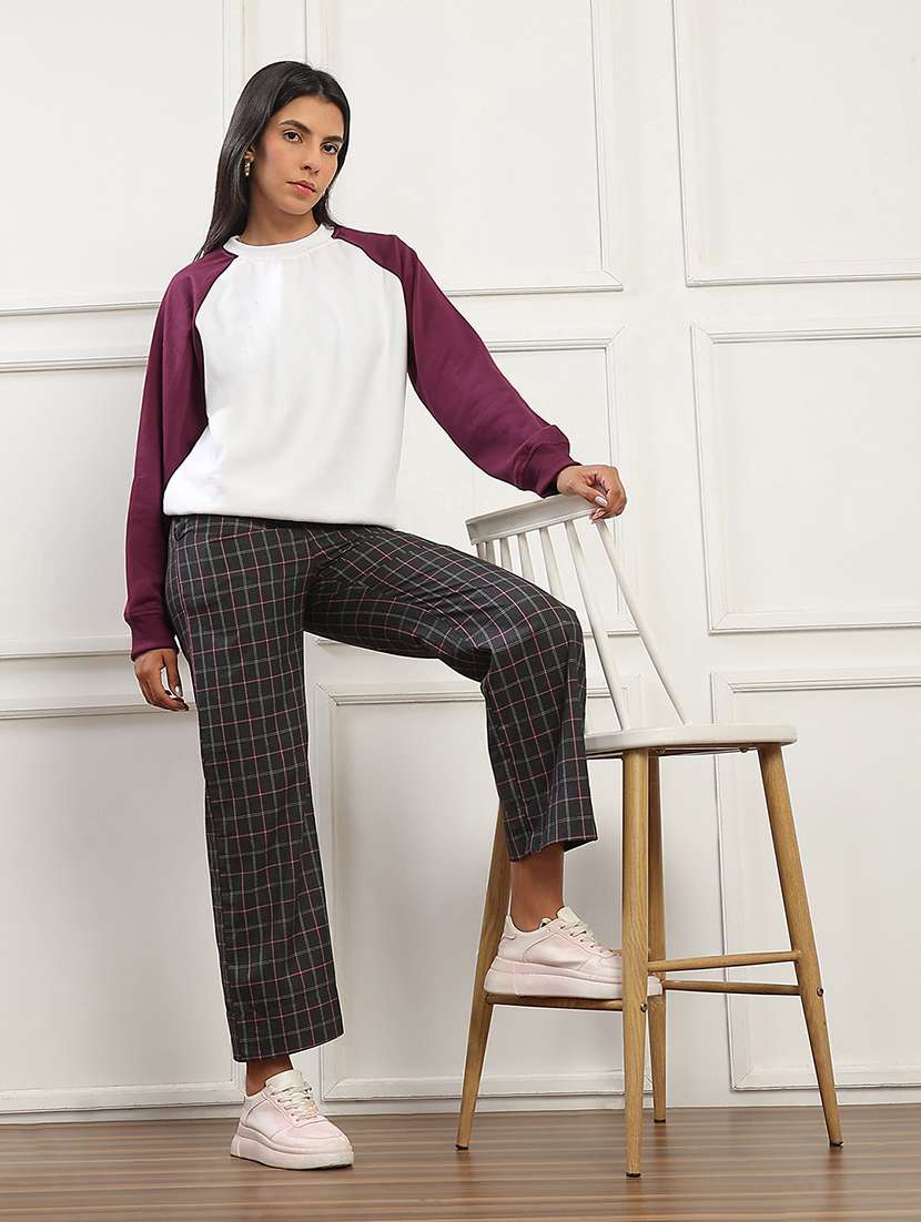 globus women purple colorblock round neck raglan sleeves ribbed hem pullover sweatshirt (fleece 260-280 gsm) - 22141490 -  Standard Image - 3