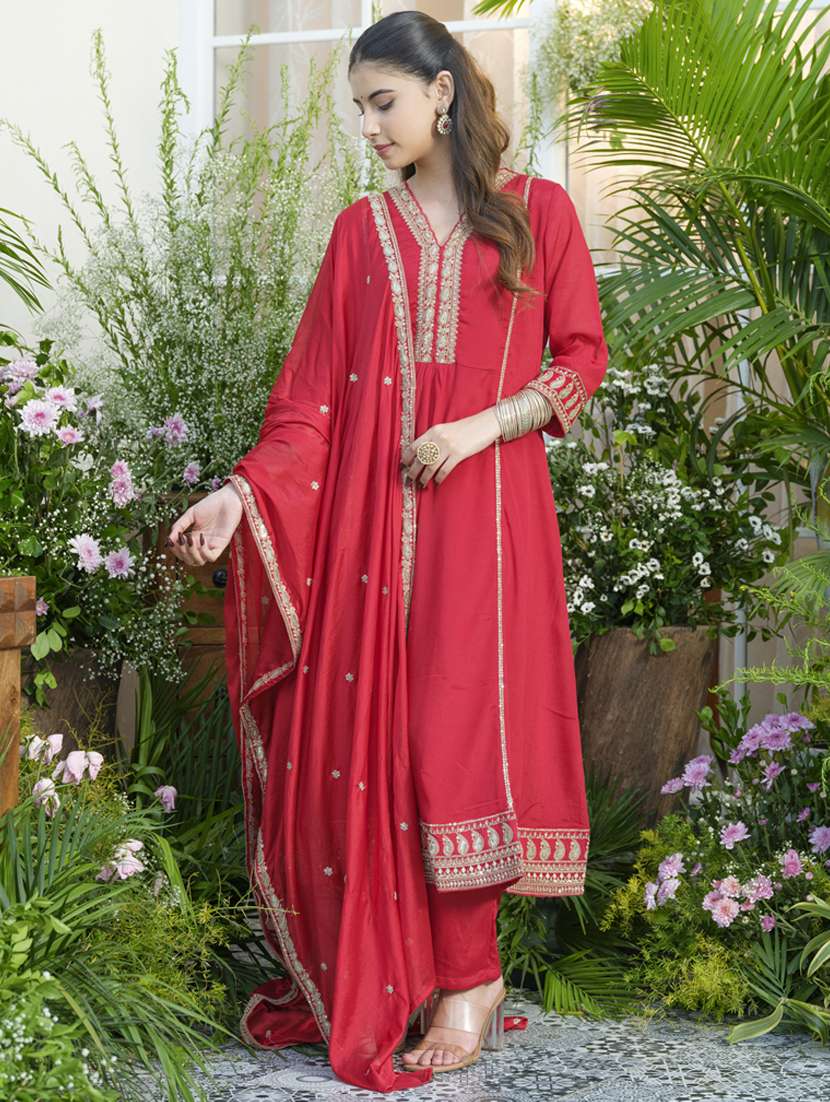 women embroidered three quarter sleeve kurta pant with dupatta set - 22141649 - Zoom Image - 0