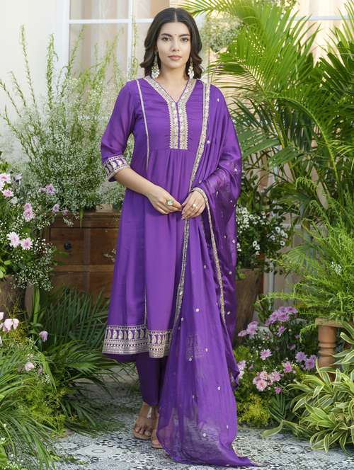 women embroidered three quarter sleeve kurta pant with dupatta set