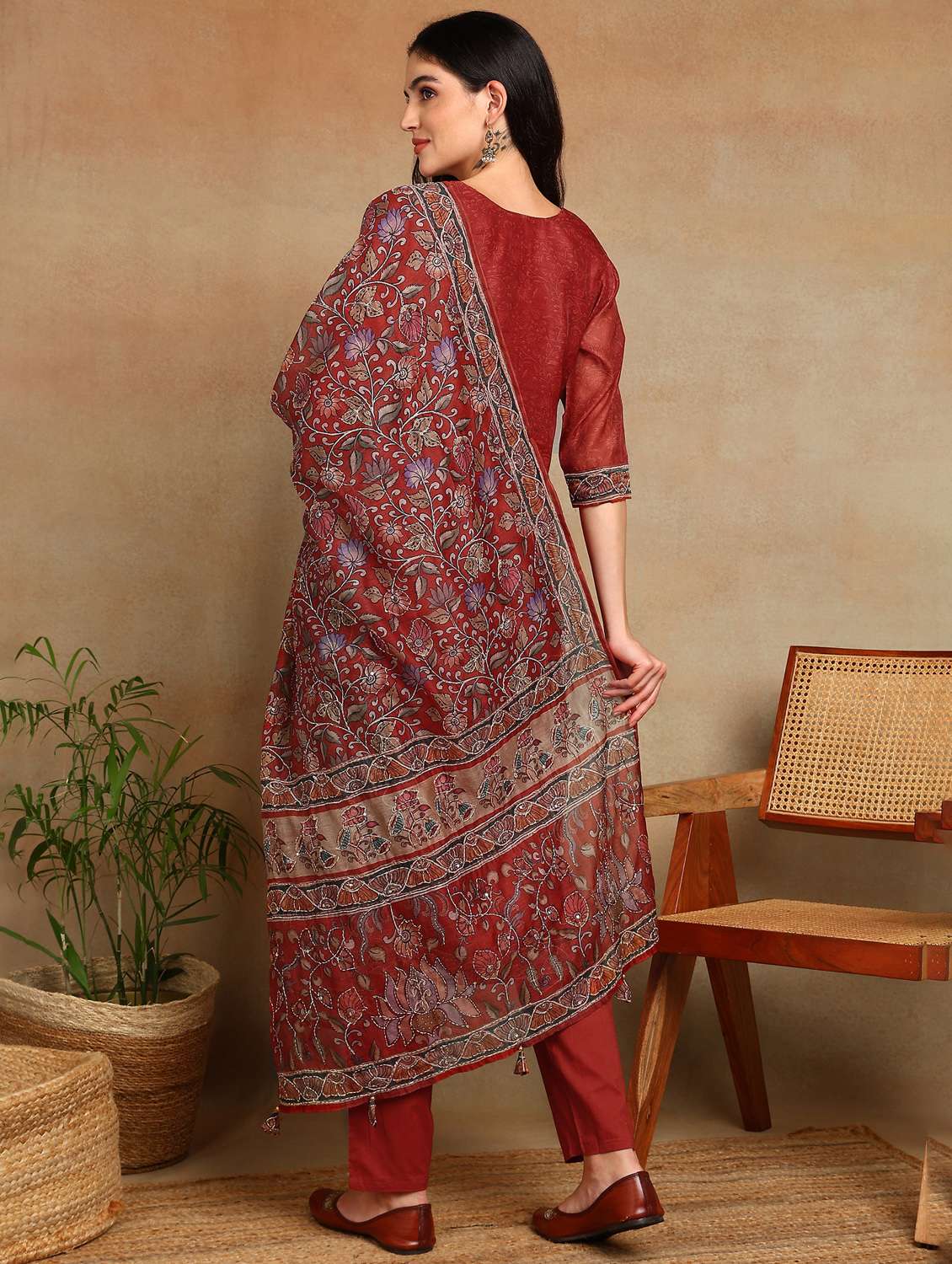 women floral three quarter sleeve kurta pant with dupatta set - 22141664 - Standard Image - 3