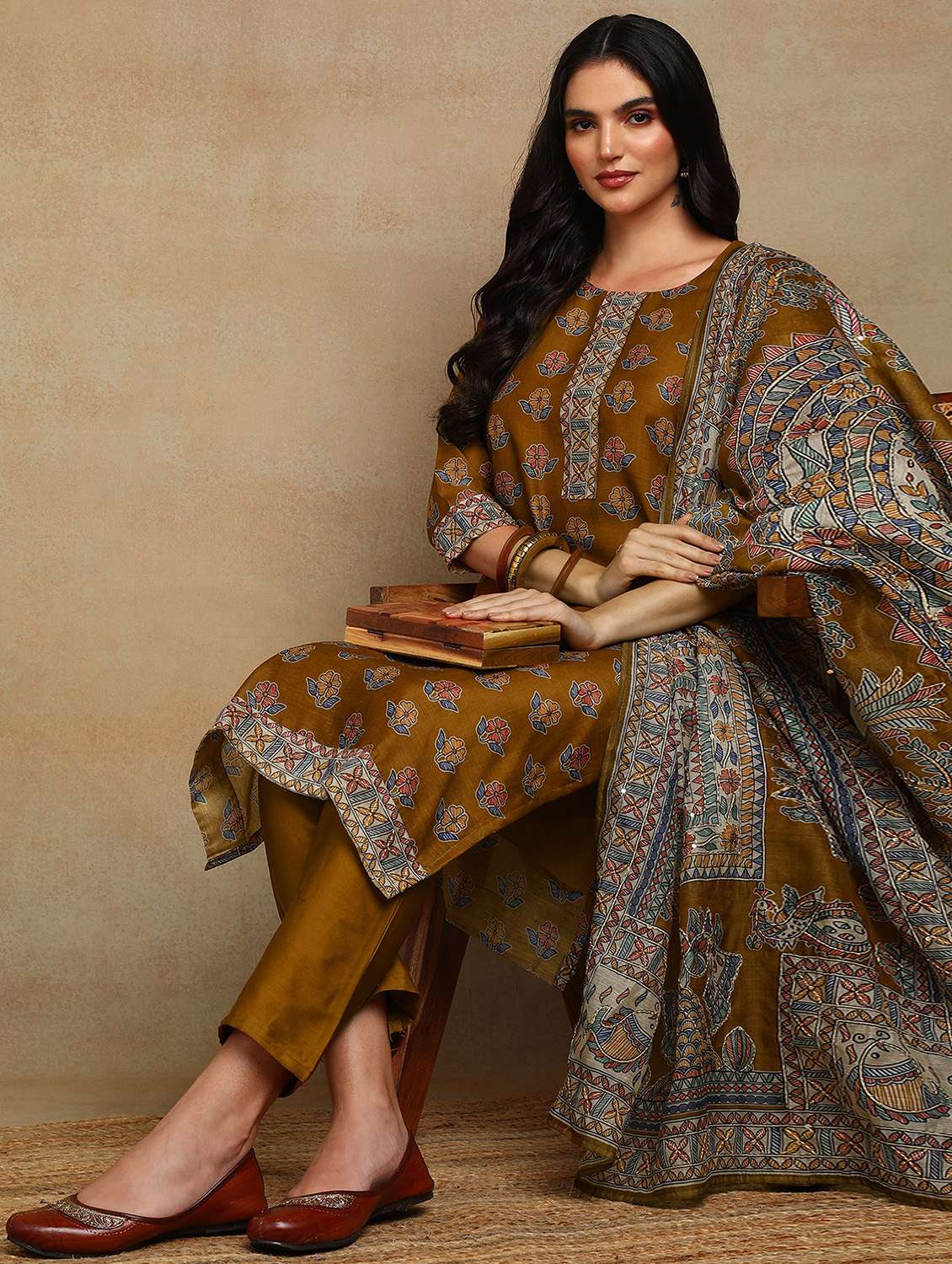 women floral three quarter sleeve kurta pant with dupatta set - 22141668 - Standard Image - 3