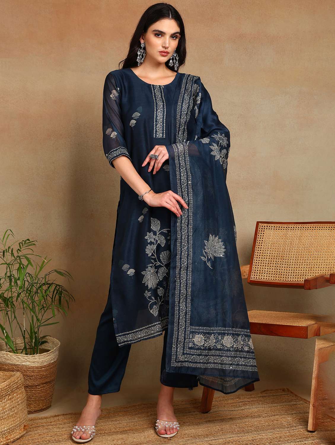 women floral three quarter sleeve kurta pant with dupatta set - 22141670 - Zoom Image - 0