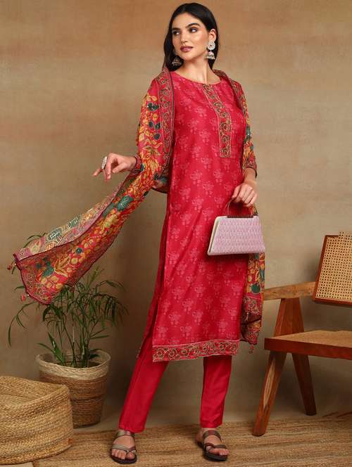 women floral three quarter sleeve kurta pant with dupatta set - 22141671 - Standard Image - 0