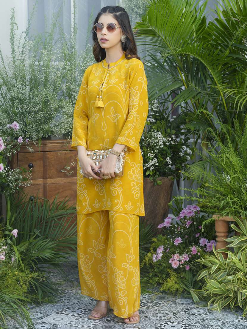 women bandhani three quarter sleeve ethnic co-ord set - 22141675 - Standard Image - 3