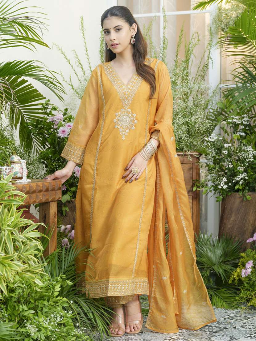 women embroidered three quarter sleeve kurta pant with dupatta set