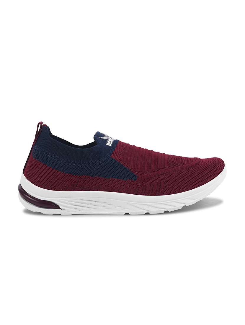 women maroon slip on sports shoe - 22141703 - Standard Image - 3