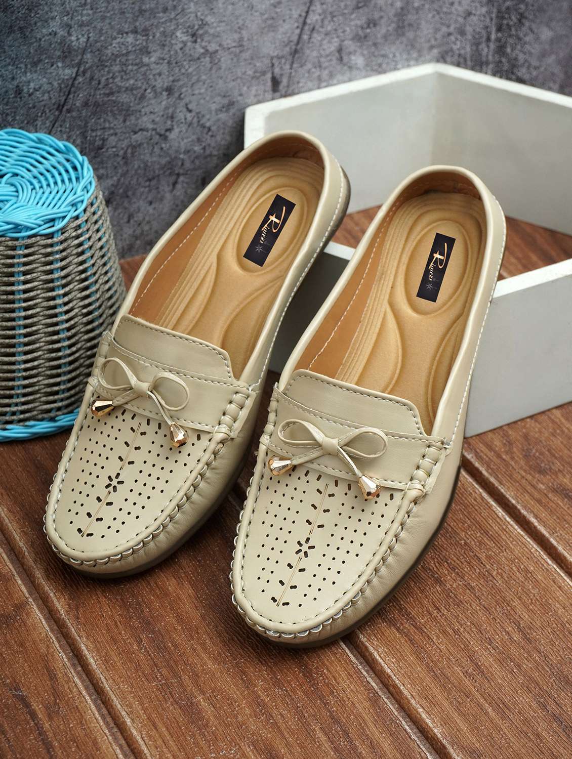 women solid slip on mules - 22142004 -  Zoom Image - 0