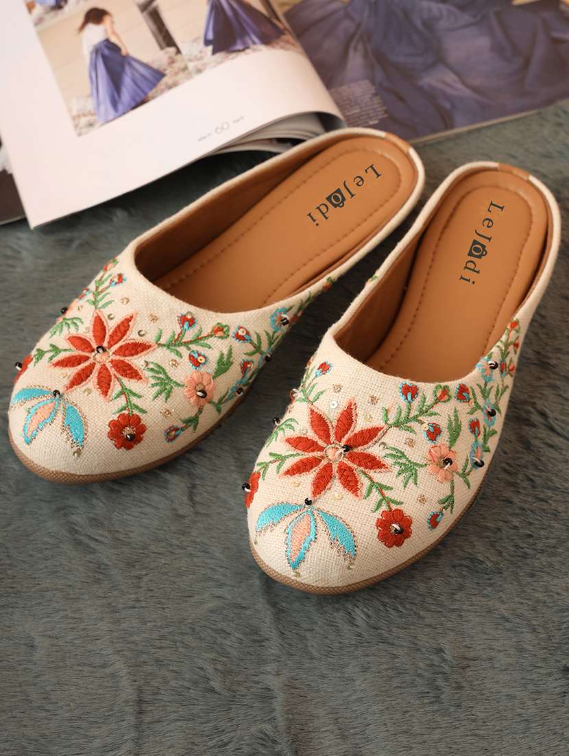women embroidered slip on jutis