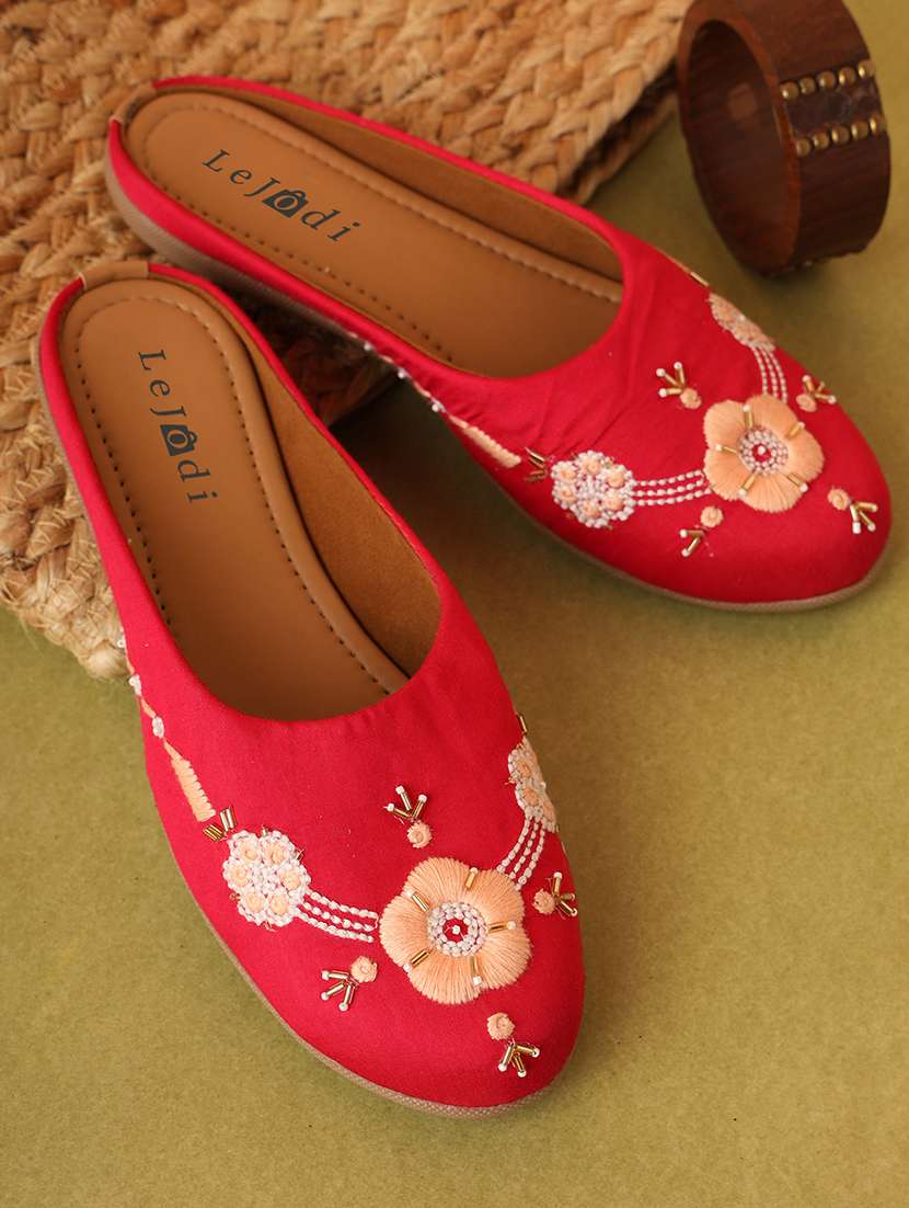 women embroidered slip on jutis