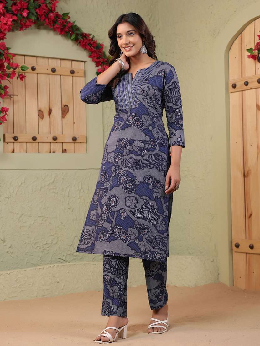 women printed three quarter sleeve kurta pant set