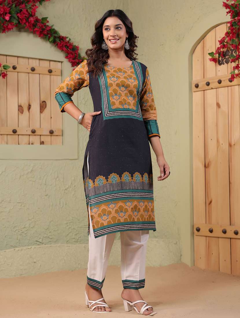 women printed three quarter sleeve kurta pant set
