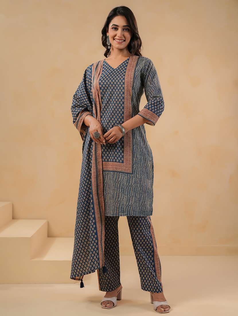 women printed three quarter sleeve kurta pant set