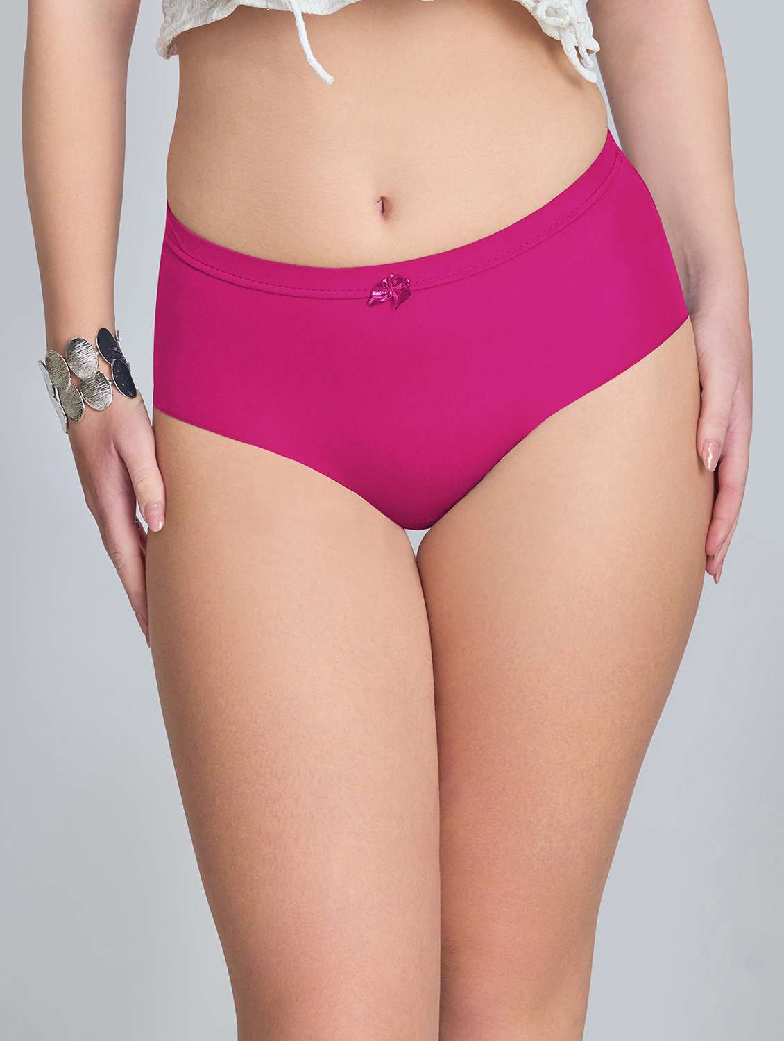 women solid mid rise seamless hipster panty