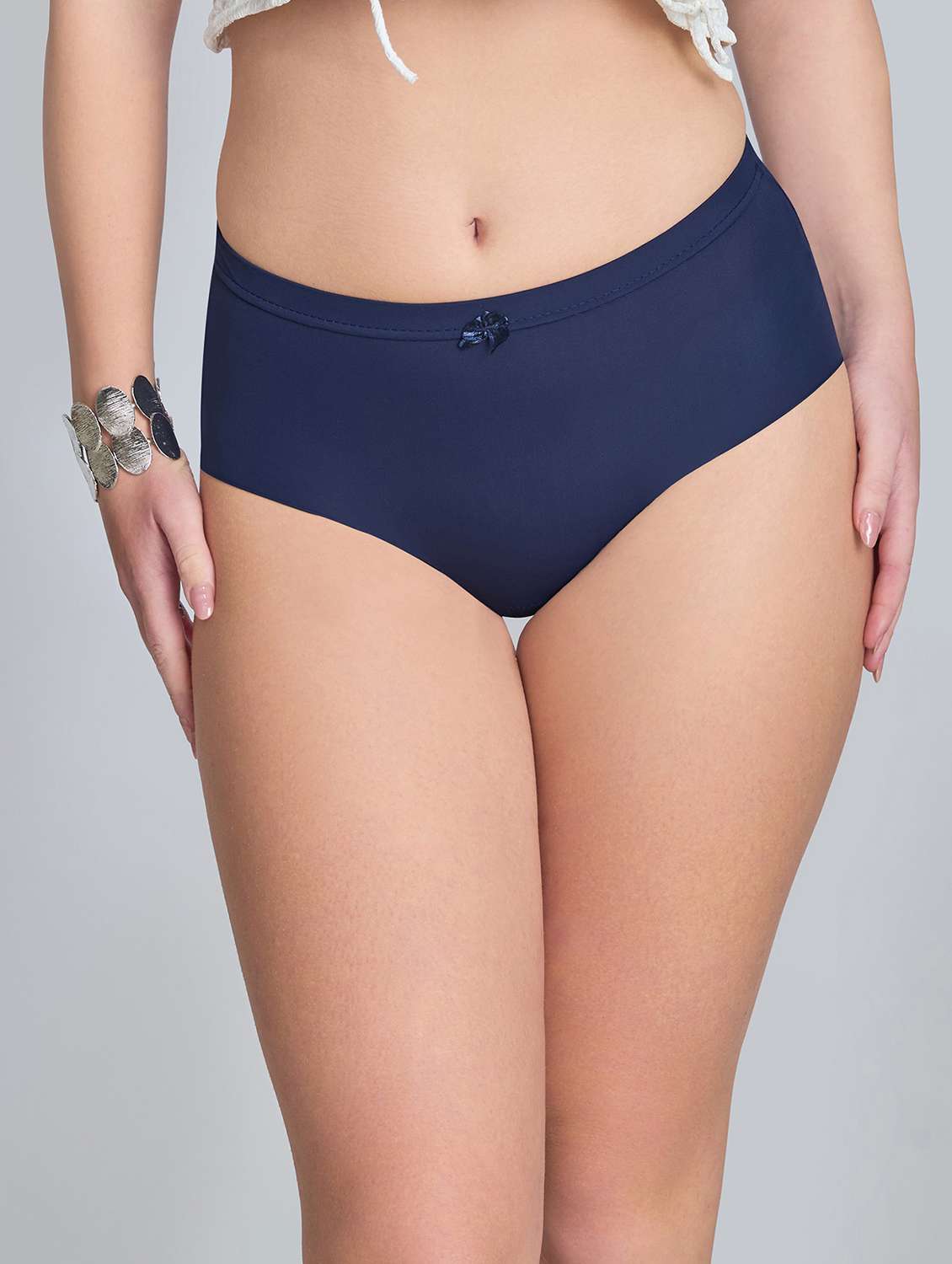 women solid mid rise seamless hipster panty