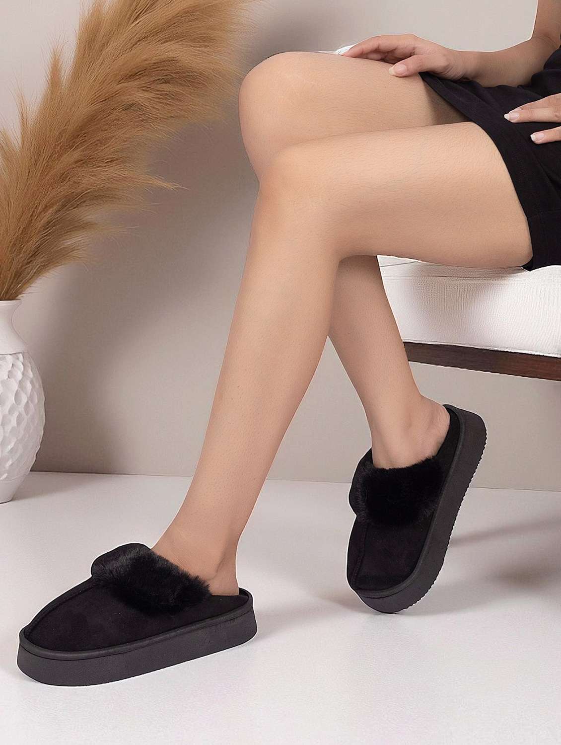 women black winterwear slipper