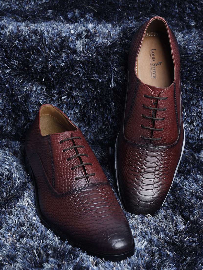 men red lace-up oxford