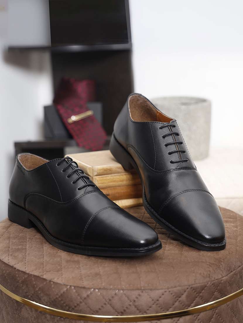 men black lace-up oxford