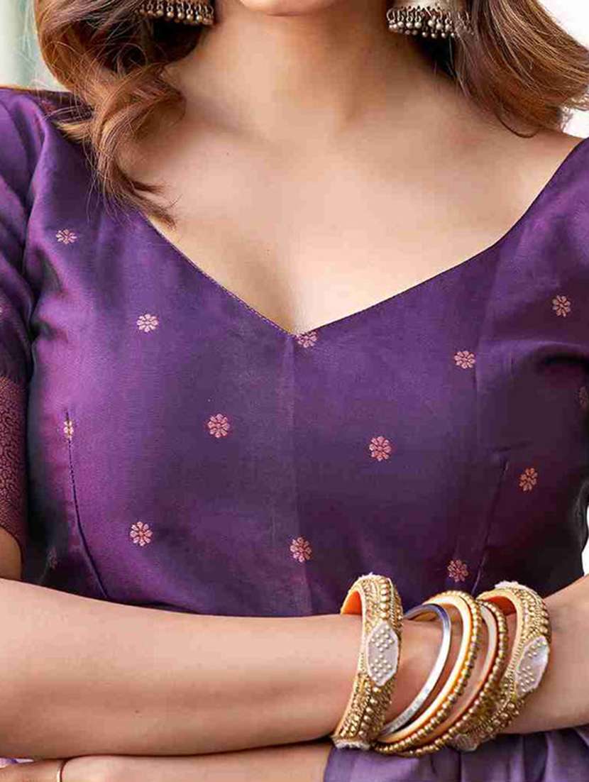 women self design banarasi saree with blouse - 22143170 - Standard Image - 5