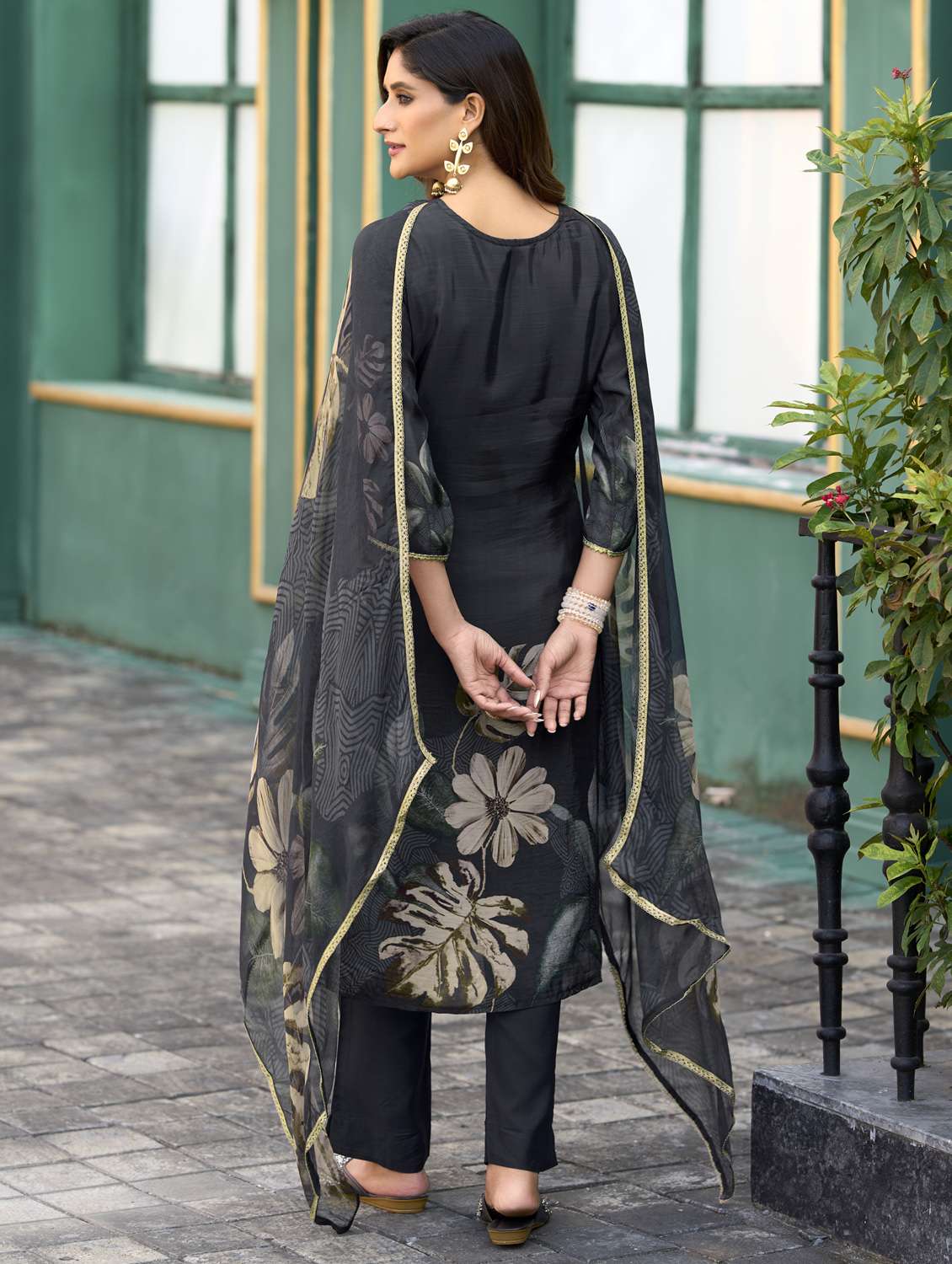 women floral printed three quarter sleeve kurta pant with dupatta set - 22143784 - Standard Image - 3