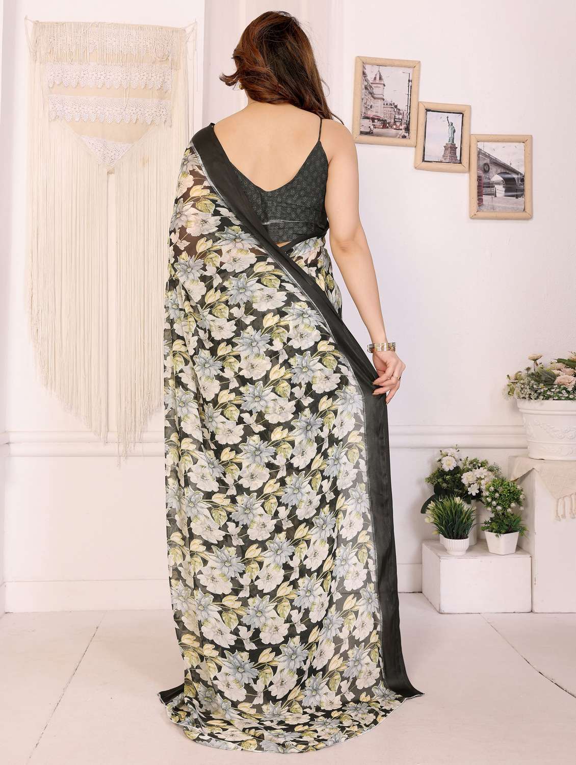 women floral printed saree with blouse - 22143843 -  Standard Image - 3