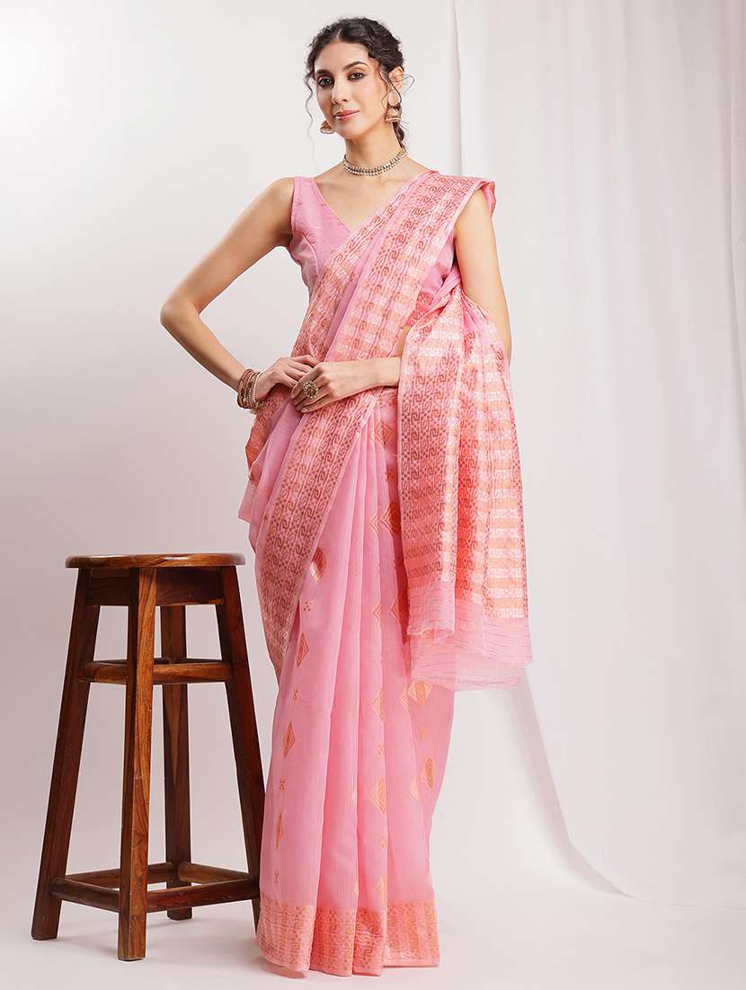 women self design bordered saree with blouse