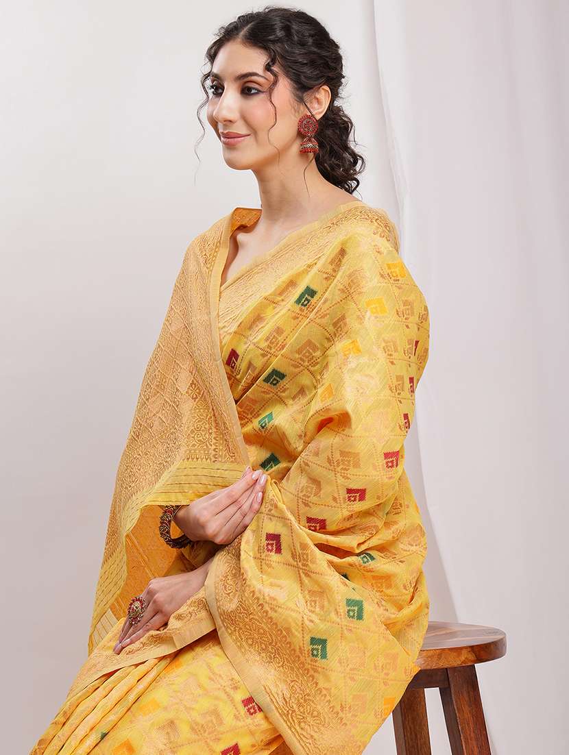 women self design bordered saree with blouse - 22144622 - Standard Image - 5