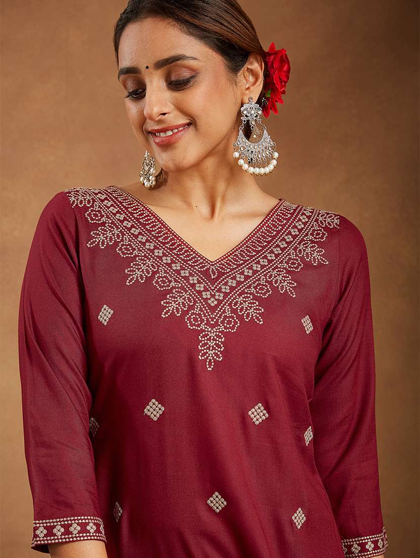 women embroidered three quarter sleeve straight kurta - 22144674 -  Standard Image - 5