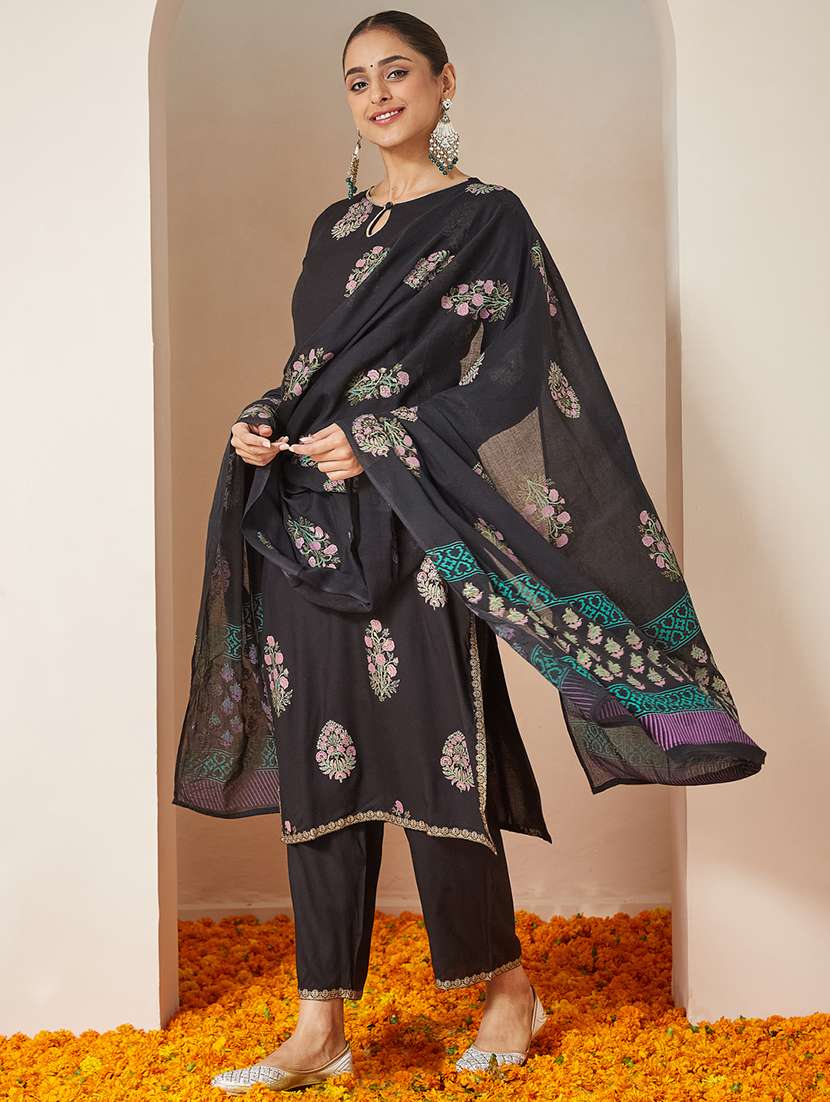 women printed three quarter sleeve kurta pant with dupatta set