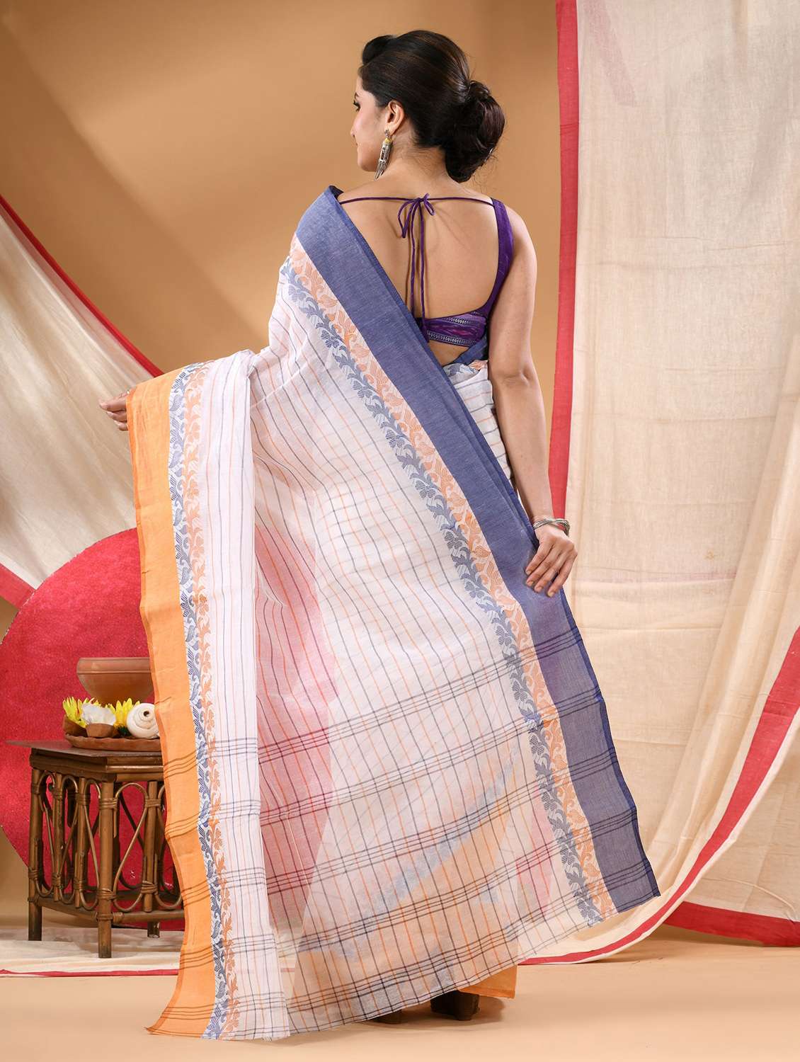 women self design tant saree - 22144943 -  Standard Image - 3