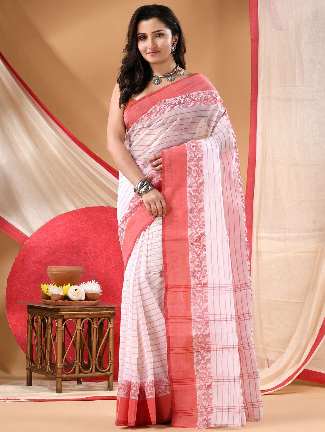 women self design tant saree - 22144945 -  Zoom Image - 0
