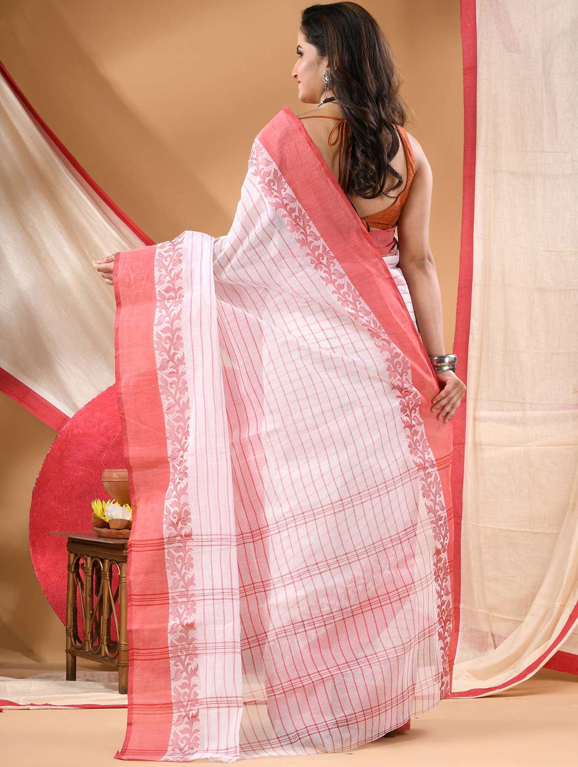women self design tant saree - 22144945 -  Standard Image - 3