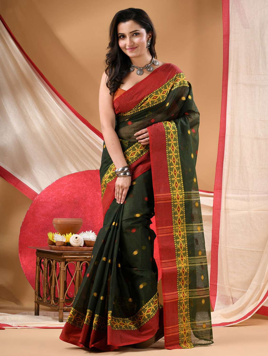 women self design tant saree - 22144948 -  Zoom Image - 0