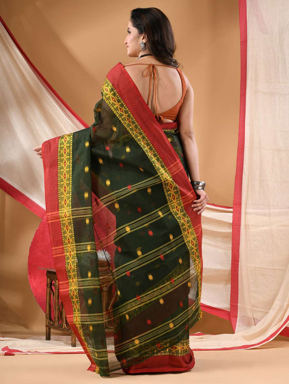 women self design tant saree - 22144948 -  Standard Image - 3