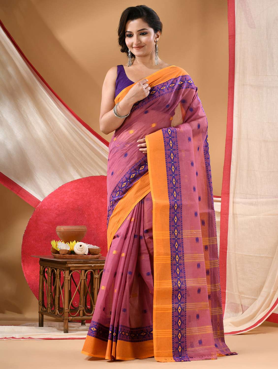 women self design tant saree - 22144949 - Zoom Image - 0