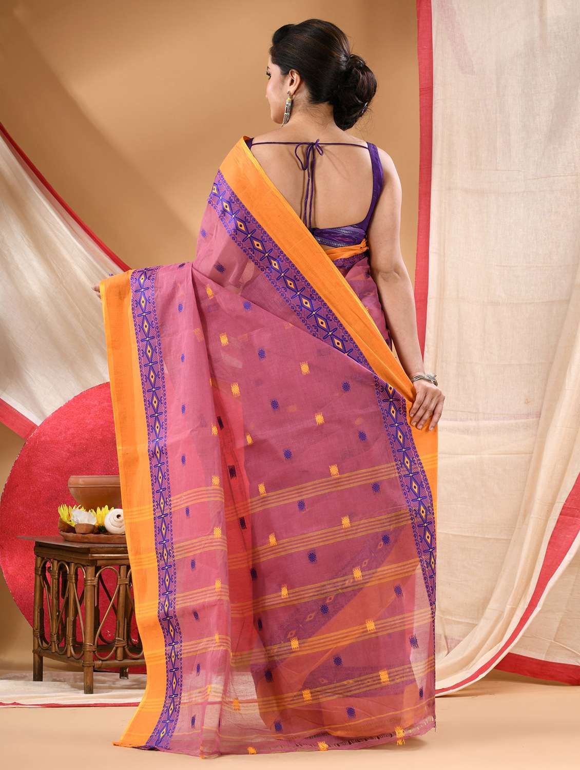 women self design tant saree - 22144949 - Standard Image - 3