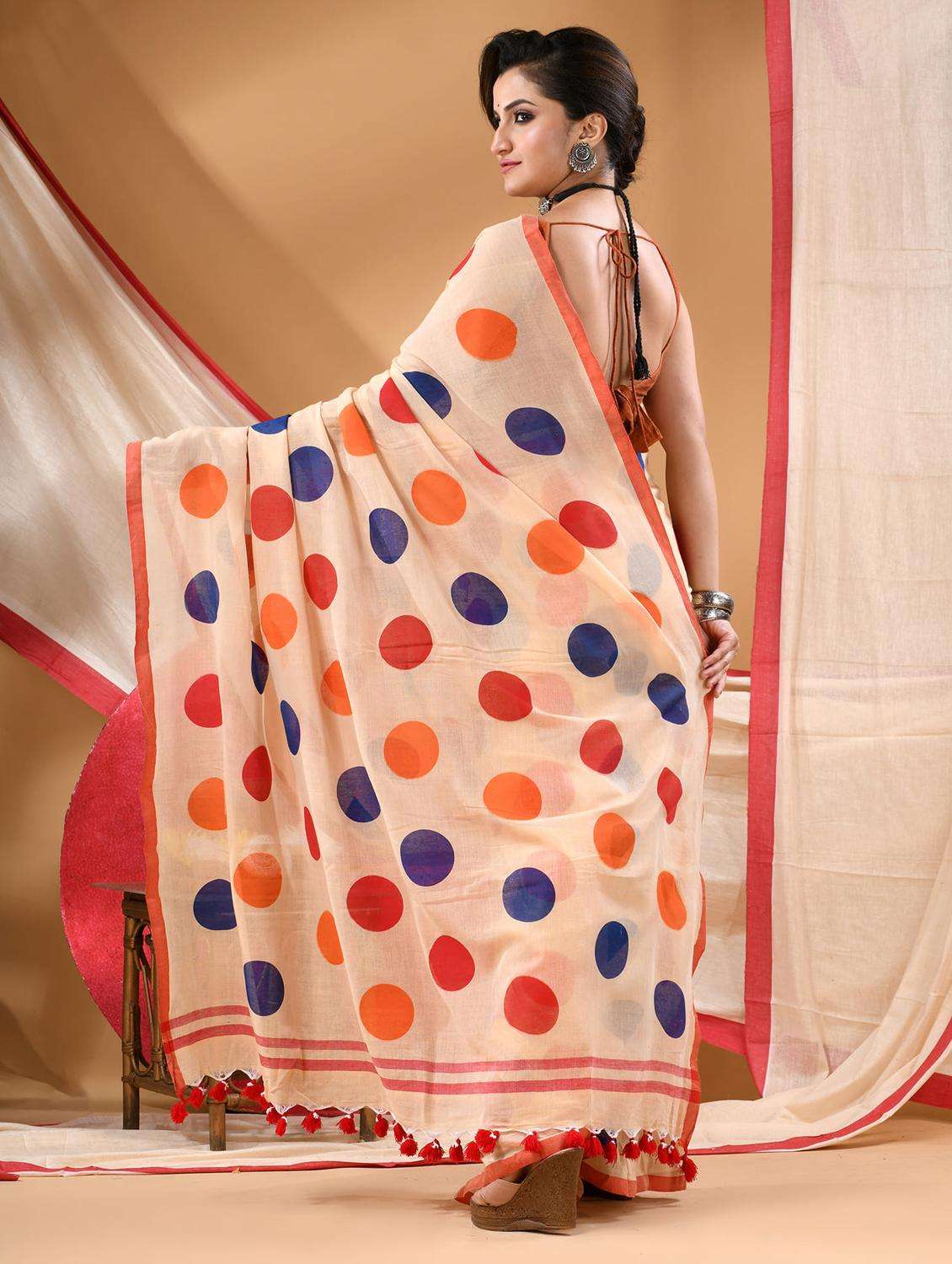 women polka dot printed saree - 22144959 -  Standard Image - 3
