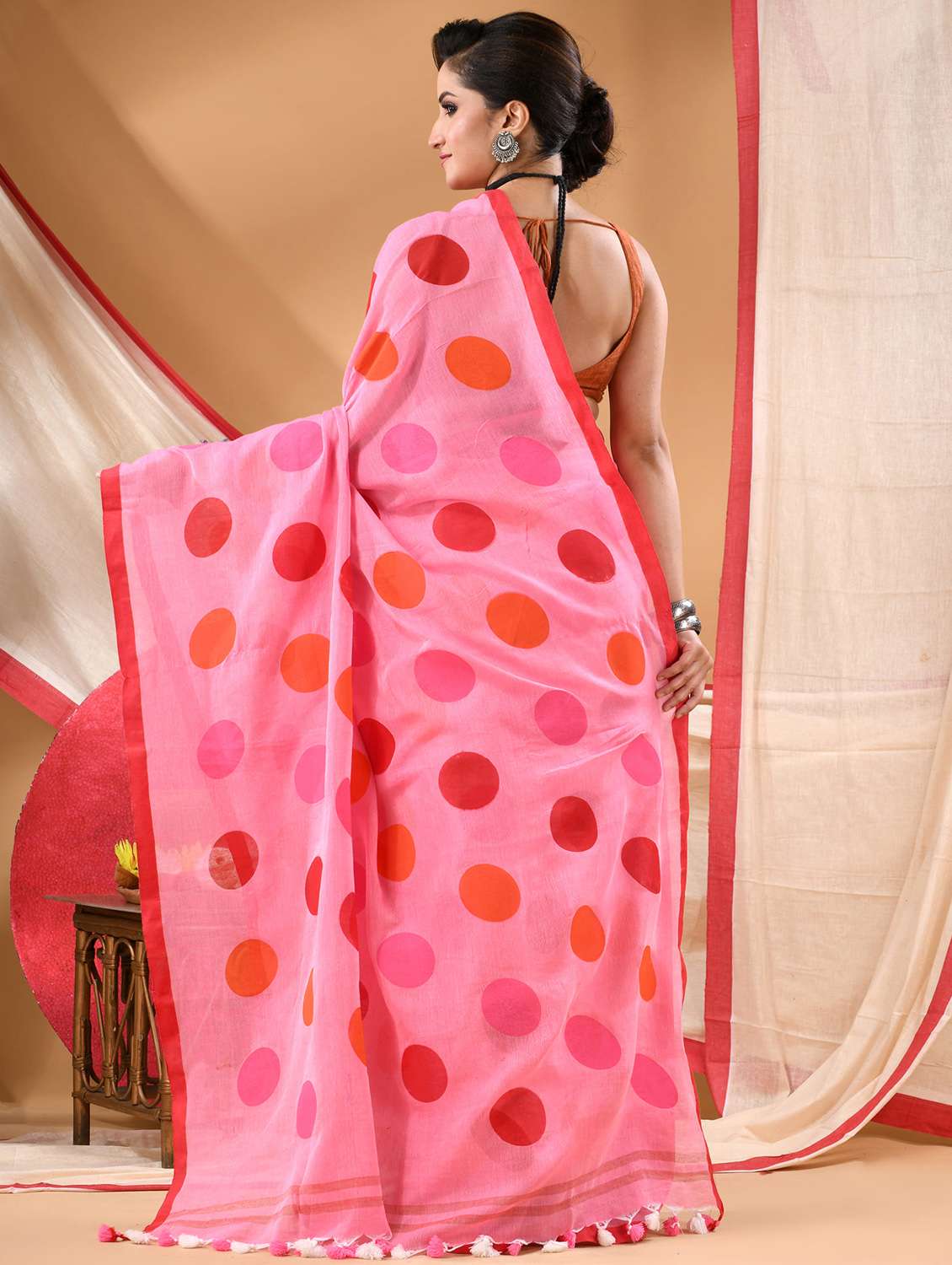 women polka dot printed saree - 22144960 - Standard Image - 3