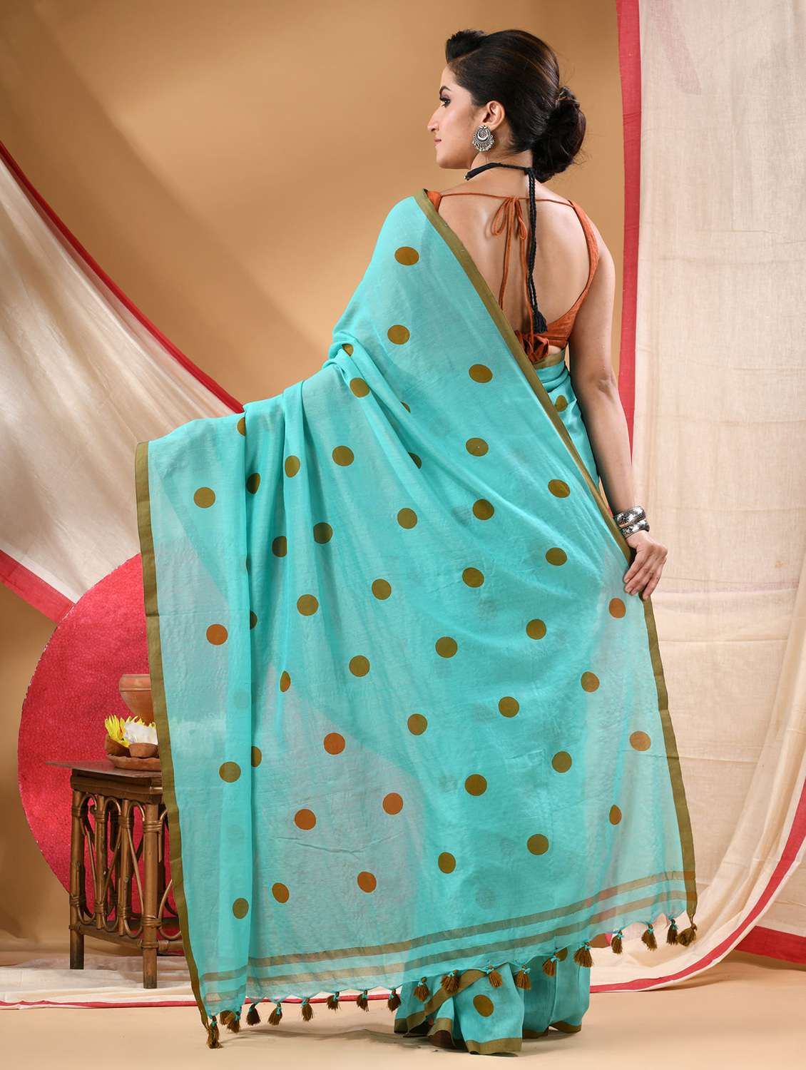 women polka dot printed saree - 22144965 - Standard Image - 3